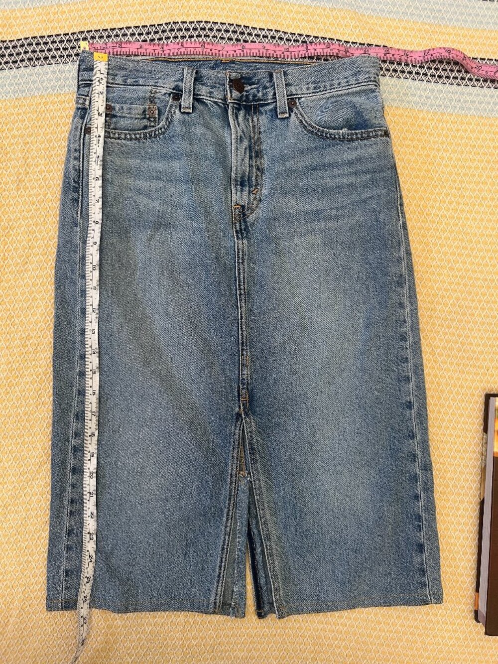 Levi’s Premium Light Wash Front Slit Denim Midi Skirt Size 25